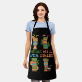 他の女性との飲み物ティキハワイハワイアン エプロン (着用した状態)