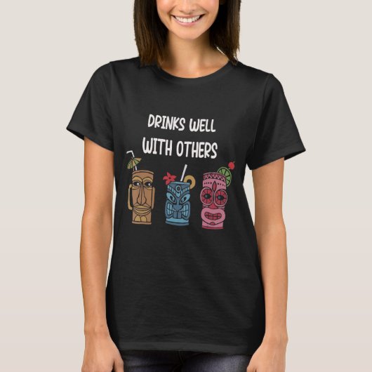 他の女性と一緒によく飲むTiki Tシャツ (正面)