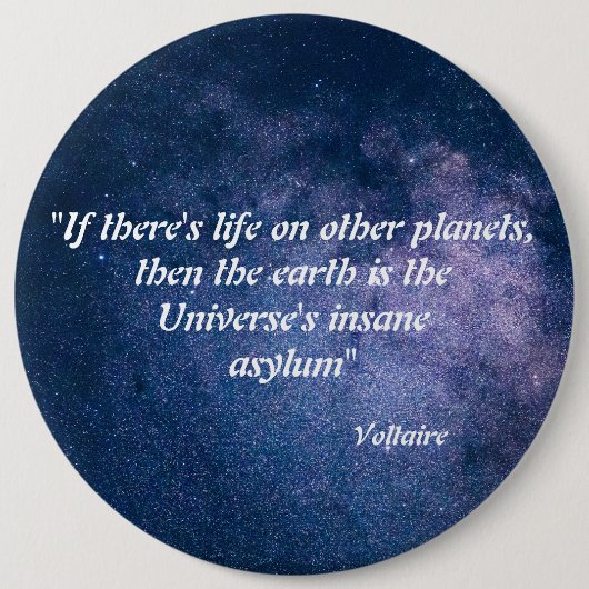 他の惑星の生命に関するヴォルテール引用文 缶バッジ (正面)