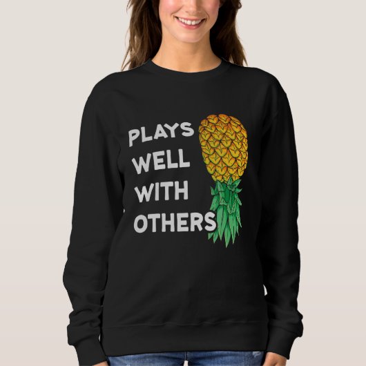他の遊人と一緒にPineapple Polの逆さ スウェットシャツ (正面)