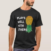 他の遊人と一緒にPineapple Polの逆さ Tシャツ (正面)