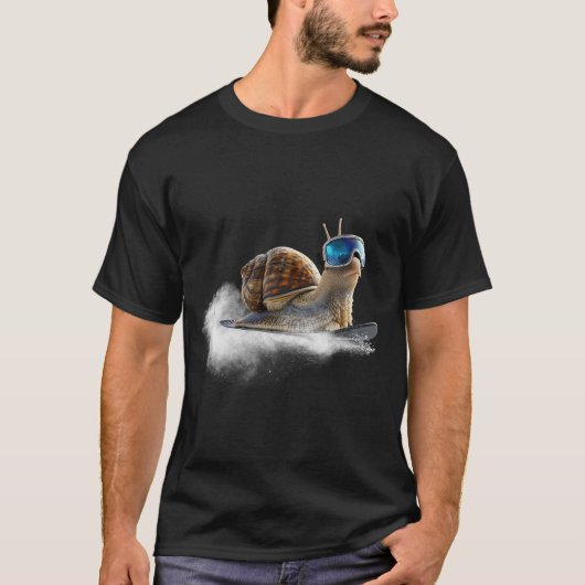 他クールのよりも、スノーボードのカタツムリ。 Tシャツ (正面)