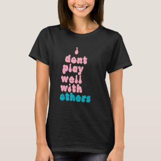 他人とうまくやっていけない個人 5 Tシャツ