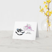 他人の靴の中でマイルを歩くグリーティングカード カード (黄色い花)