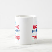 以前の人々を避ける社会的な距離トレンディー コーヒーマグカップ (中央)