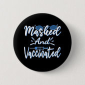 仮面ワクチン接種されたプロワクチン贈与 缶バッジ (正面)