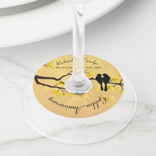 仲の良い恋人同士第50の金記念日 ワイングラスタグ (クローズアップ)