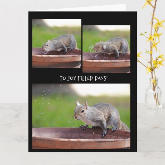 仲間からの引退する squirrel へのユーモアたっぷりのメッセージ カード (黄色い花)