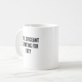 任務を報告するグリル軍曹 コーヒーマグカップ (正面左)