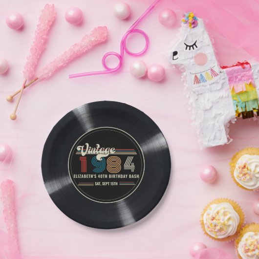 任意のパーソナライズされた年齢のヴィンテージカスタムフォト誕生日 ペーパープレート (パーティー)