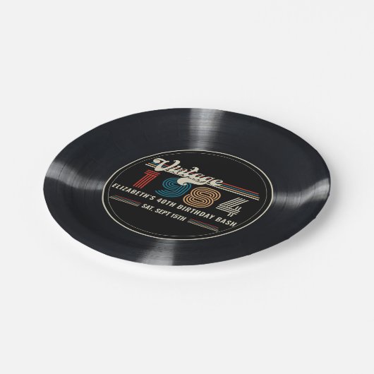 任意のパーソナライズされた年齢のヴィンテージカスタムフォト誕生日 ペーパープレート (アングル)