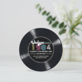 任意のパーソナライズされた年齢のヴィンテージカスタムフォト誕生日 招待状 (スタンド正面)