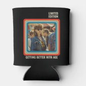 任意のパーソナライズされた年齢のヴィンテージカスタムフォト誕生日 缶クーラー (裏面)