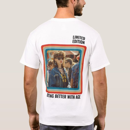 任意のパーソナライズされた年齢のヴィンテージカスタムフォト誕生日 Tシャツ (裏面)