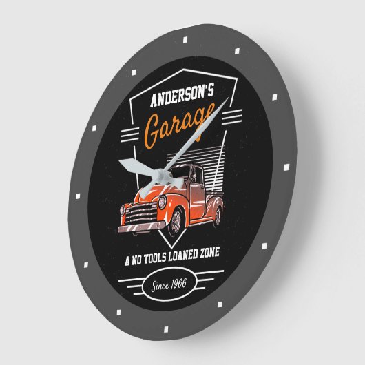 任意の名前ガレージスローガンクレストヴィンテージ山形ピックアップ ラージ壁時計 (傾斜)