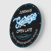 任意の名前ガレージ日付ブルーレッドレトロフェイクネオン ラージ壁時計 (傾斜)