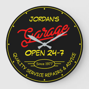 任意の名前ガレージ日付黄色赤レトロ黒 ラージ壁時計