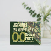 任意の年のサプライズ誕生日日付の保存迷彩柄 案内ポストカード (スタンド正面)