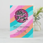 任意の年のレトロディスコボールピンク誕生日 招待状 (スタンド正面)