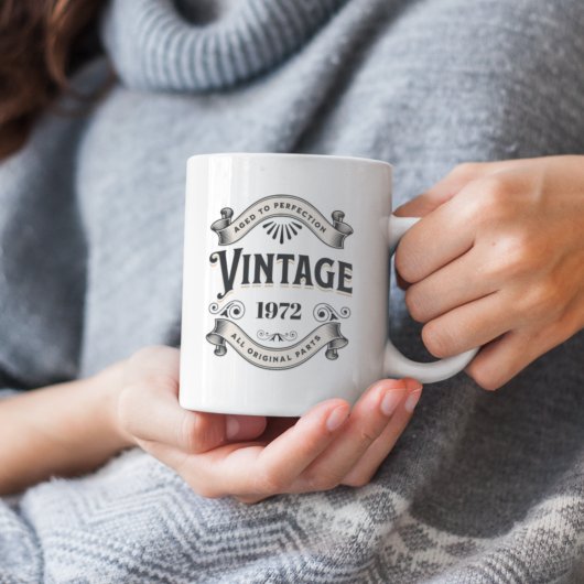 任意の年のヴィンテージ誕生日 ツートーンマグカップ