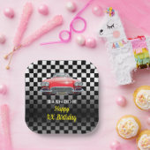 任意の年の誕生日、レッドスポーツの車、名前&年齢B/W ペーパープレート (パーティー)