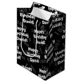 任意の年齢と名前のパーソナライズされたハッピーバースデー ミディアムペーパーバッグ (正面アングル)