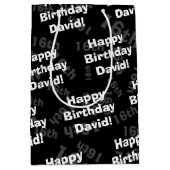 任意の年齢と名前のパーソナライズされたハッピーバースデー ミディアムペーパーバッグ (正面)