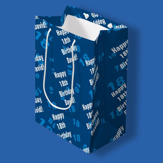 任意の年齢と名前のパーソナライズされたハッピーバースデー ミディアムペーパーバッグ