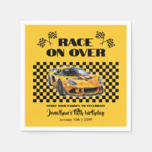 任意の年齢の上でレース誕生日イエロースポーツカー