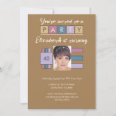 任意の年齢を追加する写真名ブラウン誕生日パーティー 招待状 (正面)