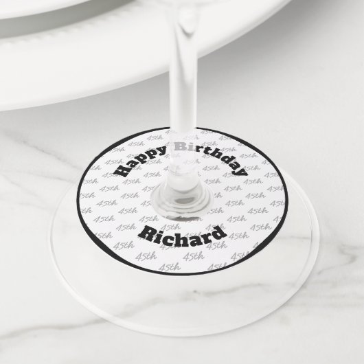 任意の年齢カスタムのタイル模様 – 白黒 ワイングラスタグ (クローズアップ)