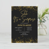 任意の年齢サプライズ誕生日ブラック金ゴールドスクリプトホワイト 招待状 (スタンド正面)