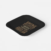 任意の年齢ヴィンテージウイスキーのラベルブラック誕生日パーティー ペーパープレート (傾斜あり)