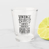 任意の年齢ヴィンテージウイスキーをテーマにした誕生日ギフト ショットグラス (正面)