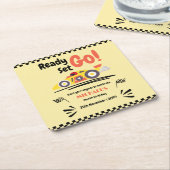 任意の年齢誕生日準備ができて行くイエローレースカー スクエアペーパーコースター (アングル)