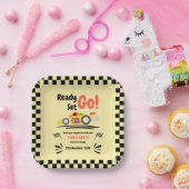 任意の年齢誕生日準備ができて行くイエローレースカー ペーパープレート (パーティー)