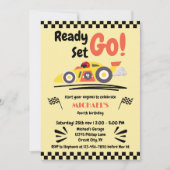 任意の年齢誕生日準備ができて行くイエローレースカー 招待状 (正面)