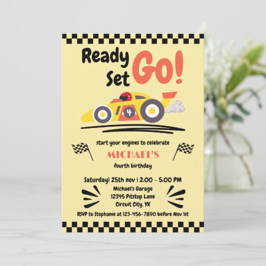 任意の年齢誕生日準備ができて行くイエローレースカー 招待状 (スタンド正面)