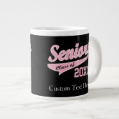 任意の年、ピンク/黒の上級卒業 ジャンボコーヒーマグカップ (正面右)