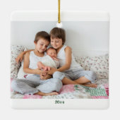 任意の数のクリスマスツリーとクリブの写真家族 セラミックオーナメント (裏面)