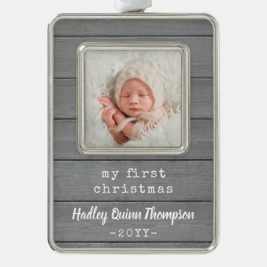 任意の文字ベビー素朴フォトグフェイクレーウッド私の最初 シルバープレートフレームオーナメント (正面)