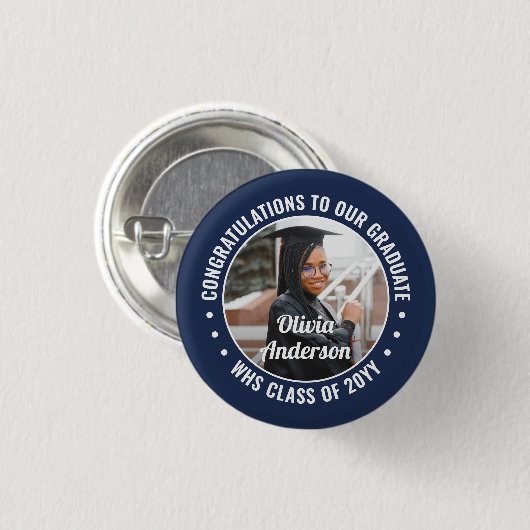 任意の文字卒業写真おめでとうネイビーブルーホワイト 缶バッジ (正面&裏面)