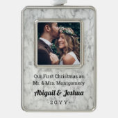 任意の文字新婚フォトマフェイクーブルファースト結婚した シルバープレートフレームオーナメント (正面)