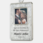 任意の文字新婚フォトマフェイクーブルファースト結婚した シルバープレートフレームオーナメント (左)