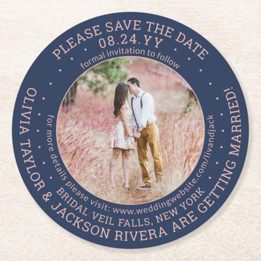 任意の文字結婚式の日付を保存するPhoto Navyとピンク ラウンドペーパーコースター (正面)