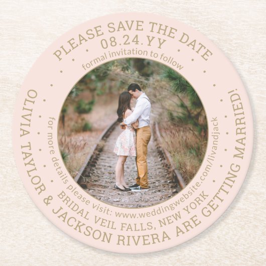 任意の文字結婚式の日付を保存フォトピンクと金ゴールド ラウンドペーパーコースター (正面)