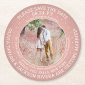 任意の文字結婚式の日付を保存フォトピンク&ホワイト ラウンドペーパーコースター (正面)