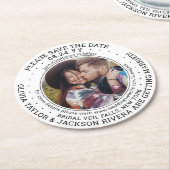 任意の文字結婚式の日付を保存フォトブラック&ホワイト ラウンドペーパーコースター (アングル)