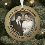任意の文字2フォトゴールデン結婚50周年 メタルオーナメント<br><div class="desc">2祝の写真「50年」の黒と金ゴールドのラウンドの金の50周年を楽しめ結婚したる50周年の記念クリスマスの飾り。このテンプレート上のすべての文字と画像シンプルは、パーソナライズする違うために前面と背面で同じまたは可能である。(IMAGE & 文字デザイン TIPS: 1)文言の位置を調整するには、最初または最後に宇宙を追加する。2)写真を正確に中央に配置するには、Zazzleのウェブサイトにアップロードする前に正方形の形にトリミングする。 デザインはフェイク金ゴールドホイル縁ど、スタイリッシュヴィンテージアートのスタイルタイポグラフィ、カップルの名前と日付、あなたの選択の2つの写真を備えている。この&モダンのユニーク記念結婚品は、クリスマスの家庭の装飾にエレガントtouchを追加する。金ゴールドは金属箔ではなく印刷色であることに注意して下さい。50周年おめでとうございます！</div>