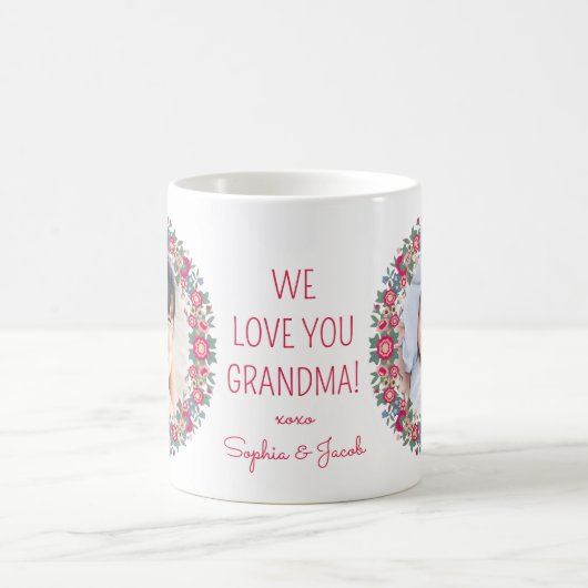 任意の文字2写真フローラリース私たちはあなたの祖母を愛する コーヒーマグカップ (中央)